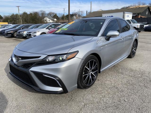 2022 Toyota Camry SE's photo