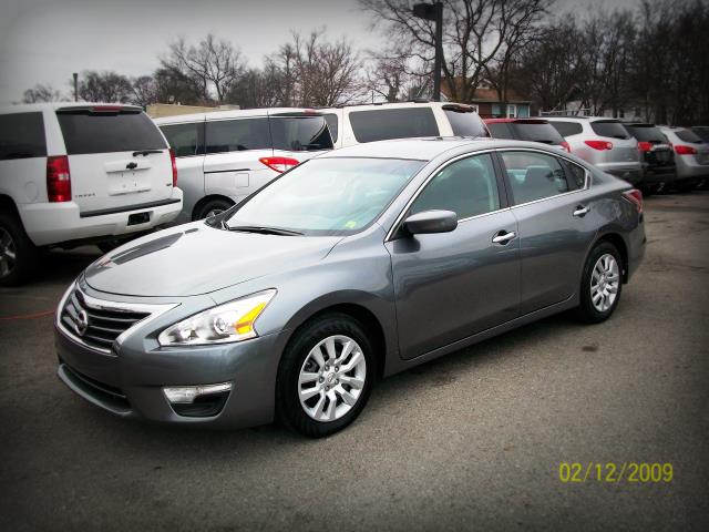 2015 Nissan Altima S's photo